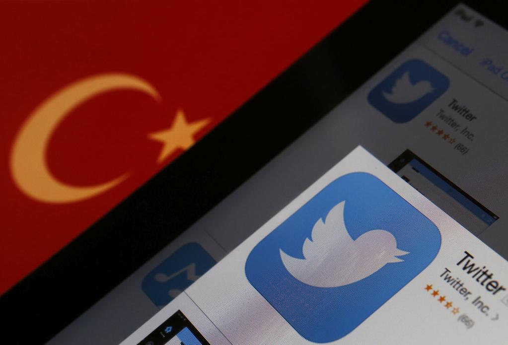 Turquía ordena bloqueo de Twitter y YouTube