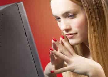 Mujer En El Computador