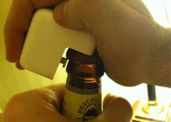 El nuevo uso que puedes darle a tu cargador de iPhone o iPad