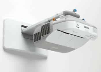 BrightLink: el proyector que se cuelga en la misma pared donde quieres proyectar