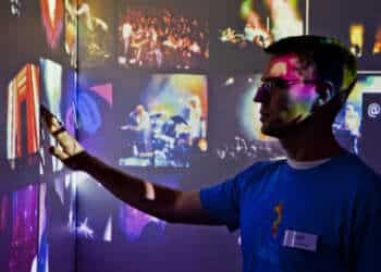 Intel presentó nuevo centro de computación social, tecnologías para vehículos y más