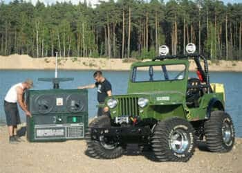 ¡Un auto de control remoto gigante!