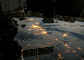 ¿Cómo crees que se ve la Tierra desde el espacio y de noche?