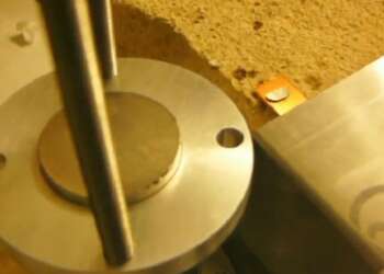 ¿Qué es la ferroelectricidad y en qué beneficia a gadgets y cloud computing?