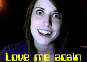 «Overly Attached Girlfriend» hace comercial de discos sólidos