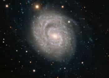NGC 1637, un galaxia espiral relativamente cercana a Tierra