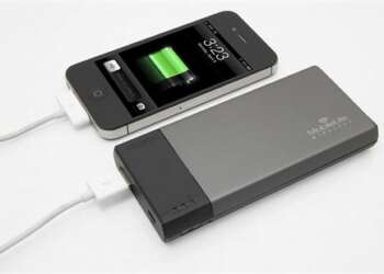 Kingston lanza un lector de tarjetas para Android y iOS que carga la batería de los dispositivos
