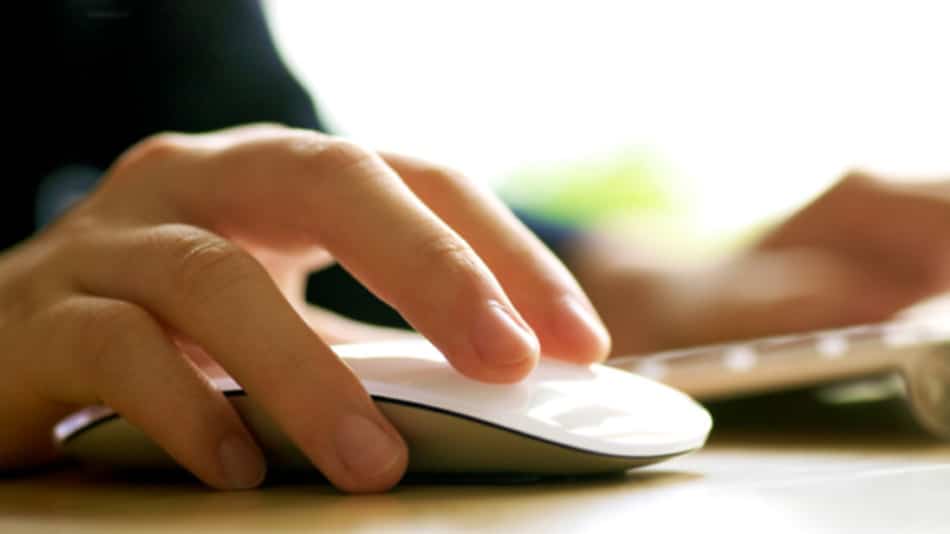 Trabajando Y Usando El Mouse Los nuevos puestos de trabajo buscan profesionales profesionales con talento multidimensional.