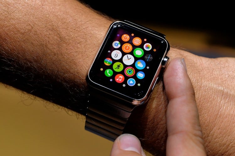 Gracias a un dispositivo en su parte inferior, Apple Watch medirá la glucosa en la sangre.