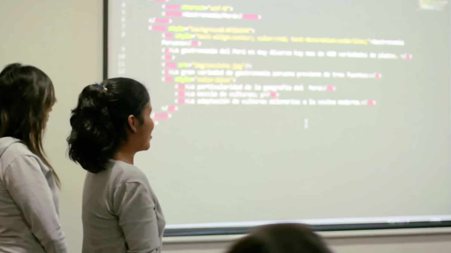 Laboratoria Mujeres En Programacion Web Ohmygeek En Laboratoria a las mujeres se les enseñan lenguajes como HTML5, CSS3 y JavaScript.