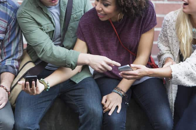 Los jóvenes pierden su celular con mayor frecuencia que otros adultos.