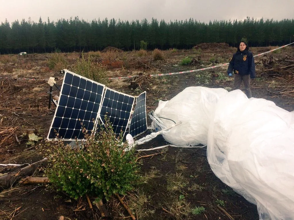 Project Loon Google Chile Globo del Proyecto Loon caído en Chile (Foto de Jocelyn Cabrera).