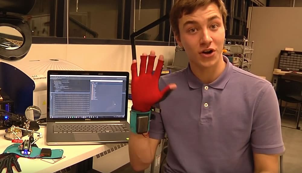 SignAloud interpreta los gestos gracias a un software.