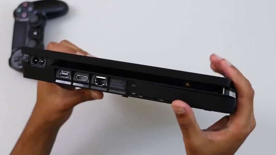 PlayStation 4 Slim no incorpora puerto óptico.