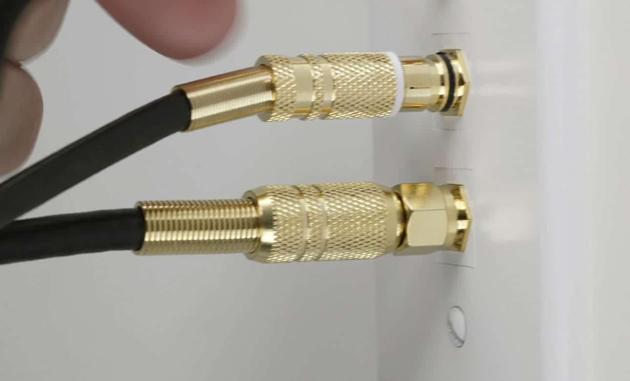 Cable Coaxial Muralla Cables conectados.