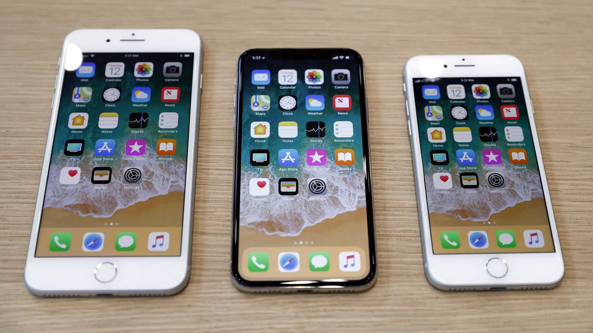 iPhone 8 y 8 plus contra un iPhone X.