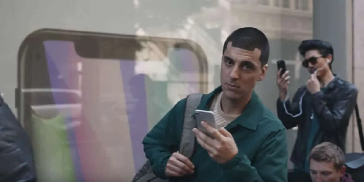 Apple Fan Pelo Haircut Samsung presentó nueva publicidad atacando sin asco al iPhone