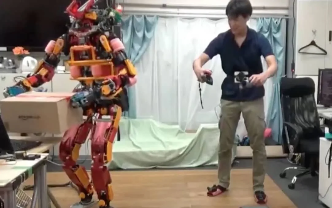 Jaxon Robot Htc Vive El robot es controlado remotamente con los controles del HTC Vive.