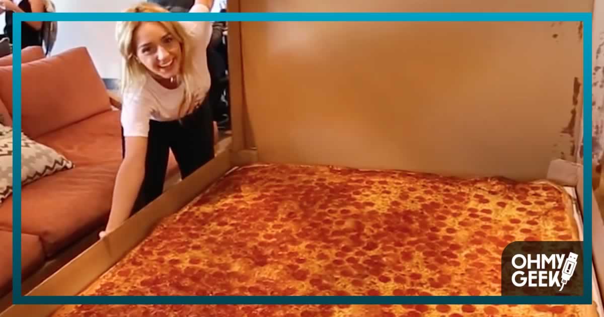 La Pizza Comercial Mas Grande Del Mundo Es Del Tamano De Un Nino 10 Anos