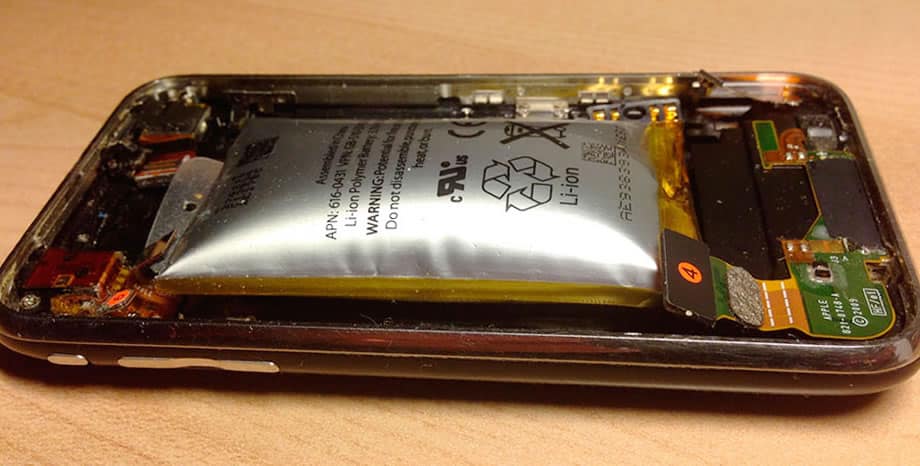 ¿Por qué es mala idea aplastar e incluso morder la baterí­a de un celular?
