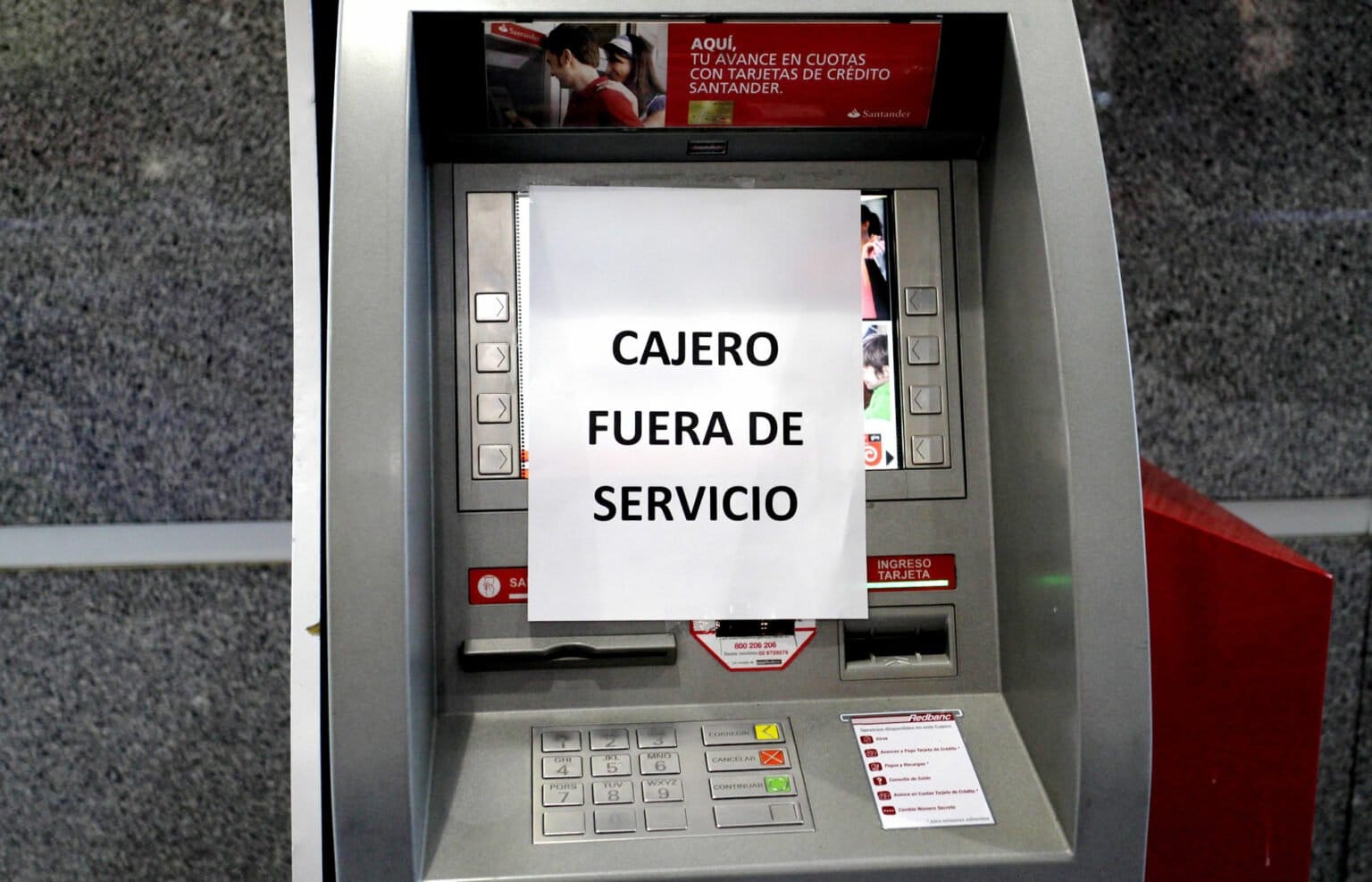 Jackpotting el hack que puede vaciar cajeros automáticos en minutos