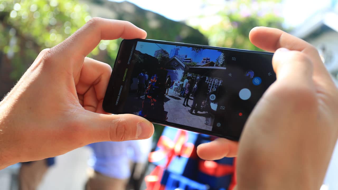 El celular con 4 cámaras, Galaxy A9, ya se vende en Chile