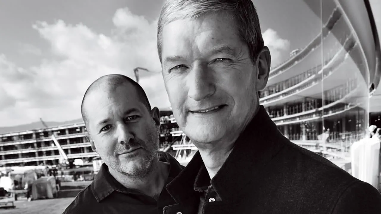 Jony Ive Tim Cook Apple Park ¿Bombazo en Apple? Jony Ive deja la compañía para hacer otra.