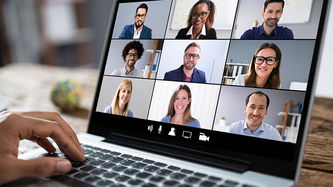 Video Conferencia El 73% de quienes hacen teletrabajo no han recibido orientación en ciberseguridad.