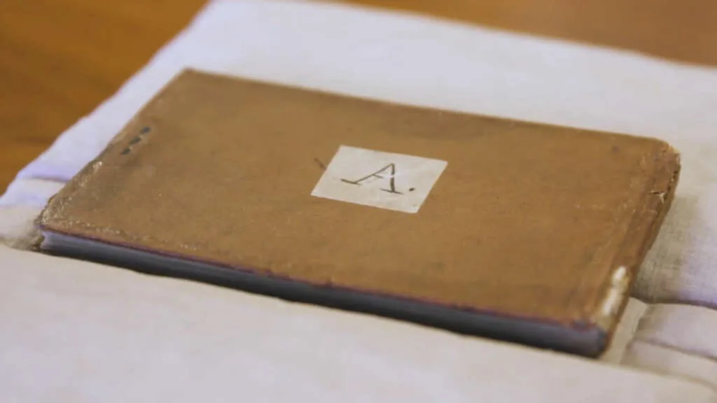Cuadernos De Charles Darwin Uno de los cuadernos de Darwin robados.