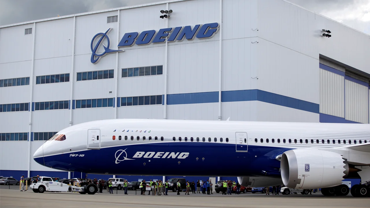 Boeing 787 Dreamliner - Boeing