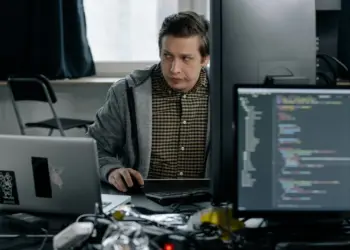 Empleado empresa tech como Amazon o Meta