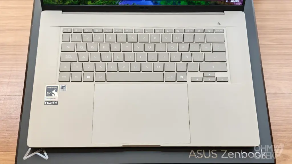 Asus Zenbook A16 Teclado