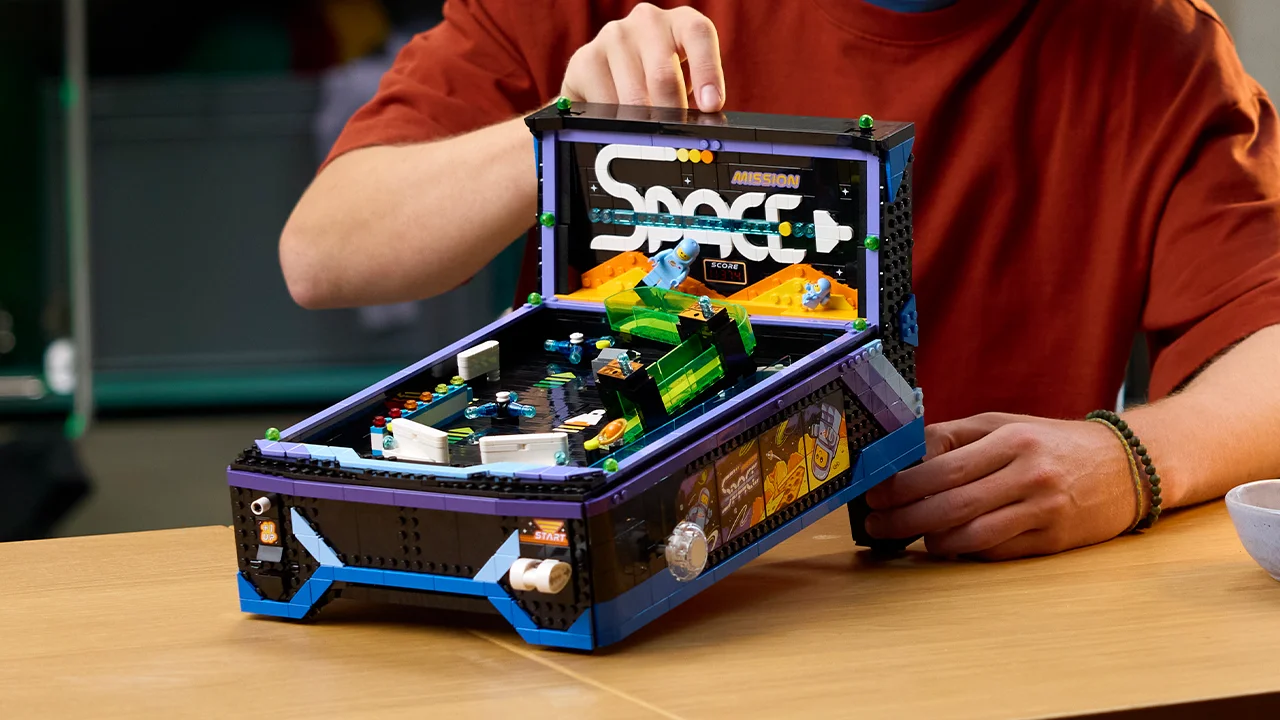 LEGO Icons Arcade Pinball Machine