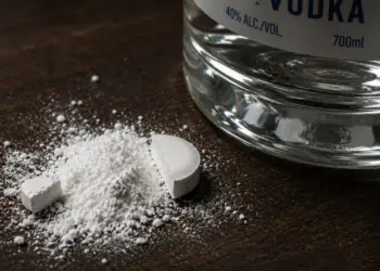 Reto Viral de Antigripales con Alcohol