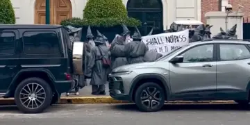 Protesta Gandalf Peter Thiel Argentina